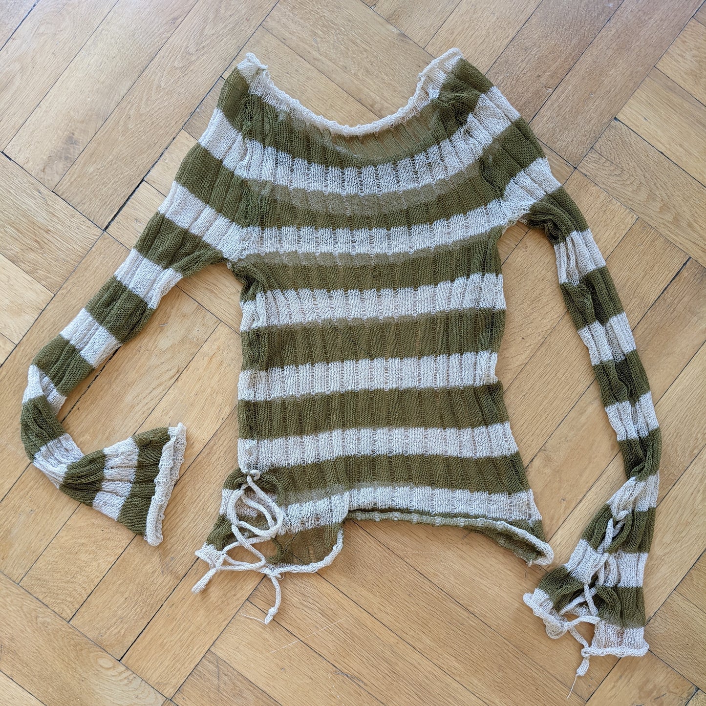 eithne padraigin ni bhraonain ~ green and beige striped longsleeve