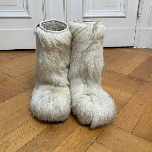 Furry snow boots