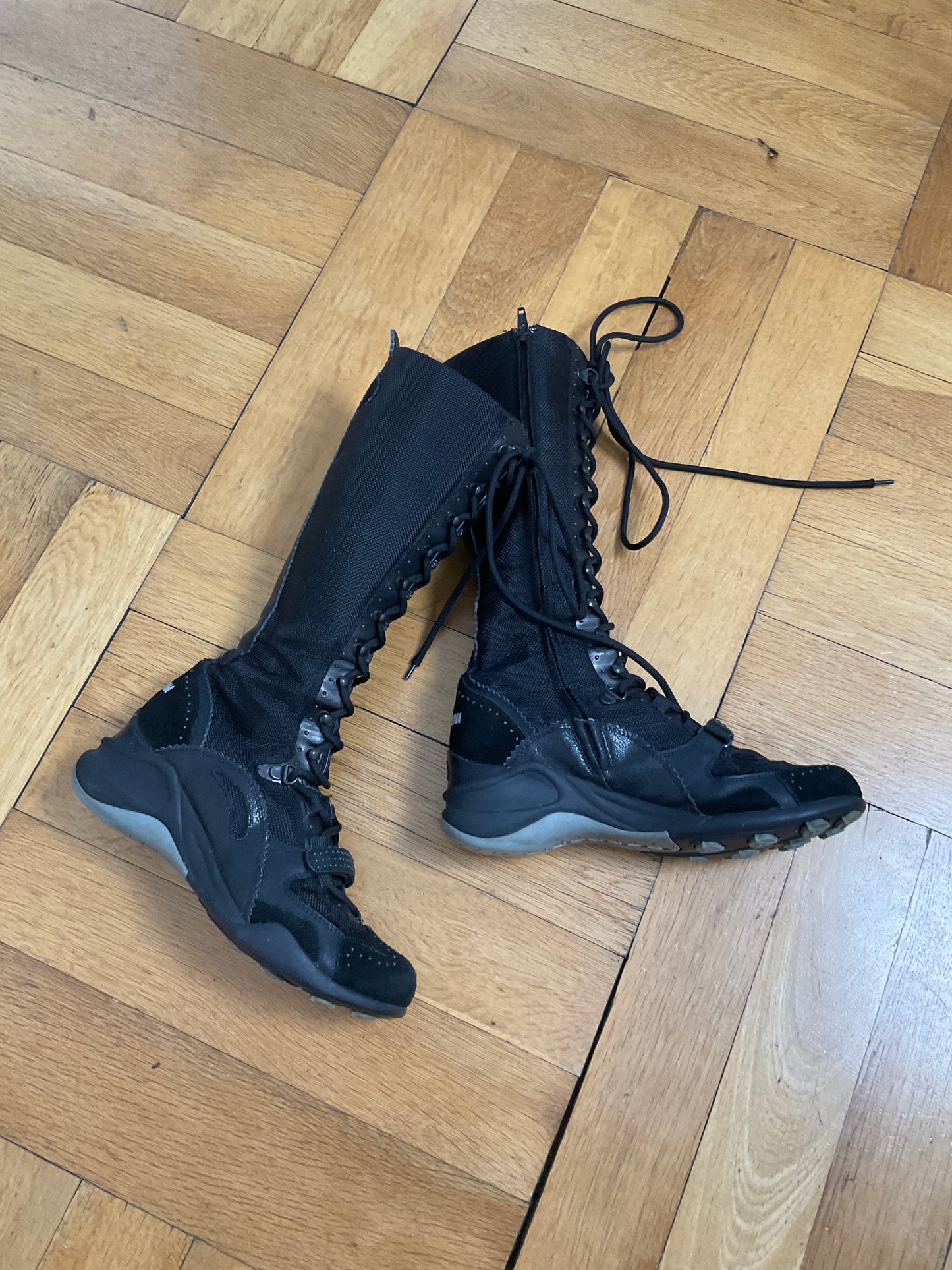 Sporty boots