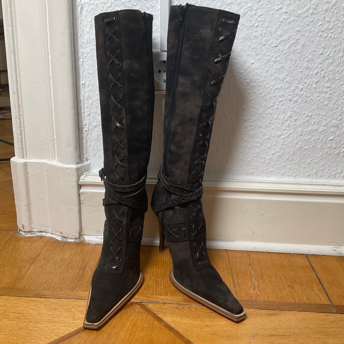 Pointy pirate boots