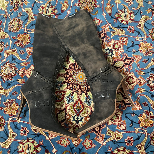 Pointy pirate boots