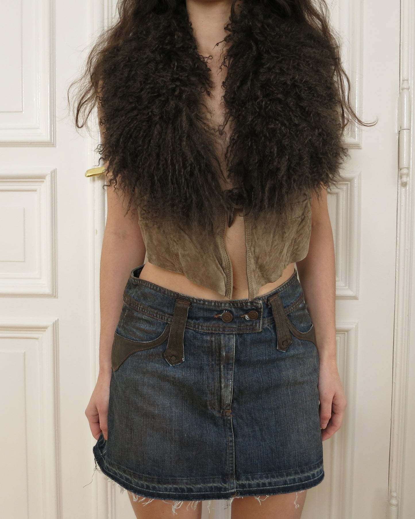 Leather vest with fur collar